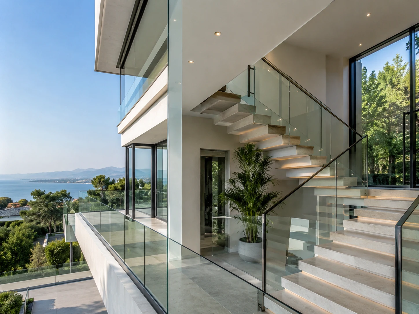 Cam korkuluklu balkon ve merdiven uygulaması